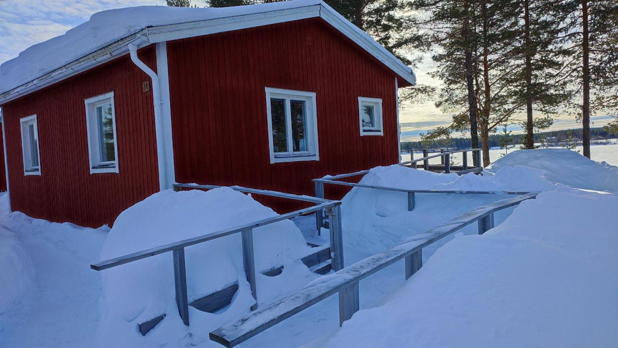 Fritidshus - Cottage - Holiday House - Soluppgang Blattniksele المظهر الخارجي الصورة